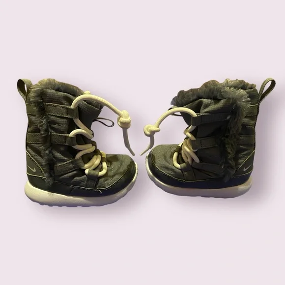 Baby Nike Roshe One Boots - Picture 2 of 6